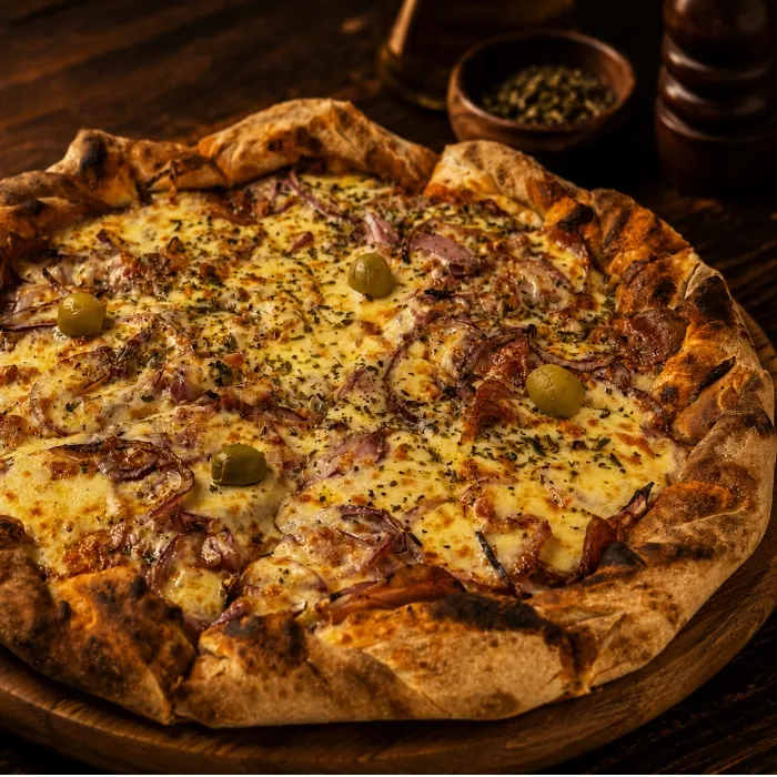 Pizza Calabresa com Queijo